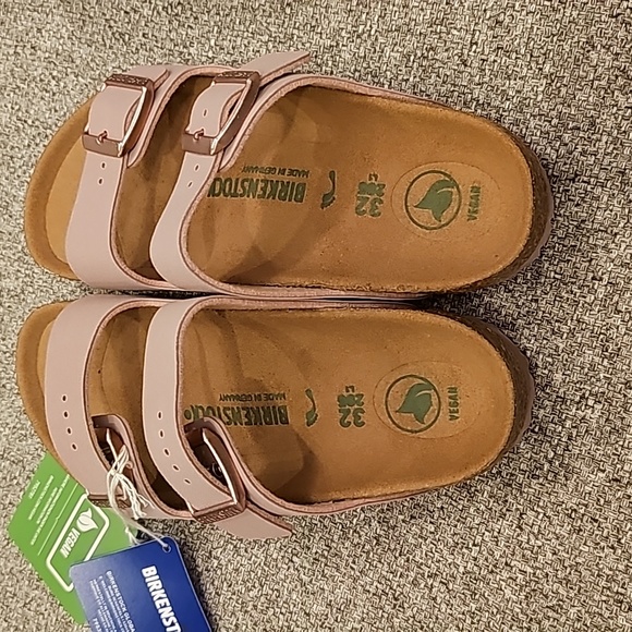 New with Box, Girls Birkenstock Arizona Sandals, Size 1.0 (US) - Picture 5 of 6